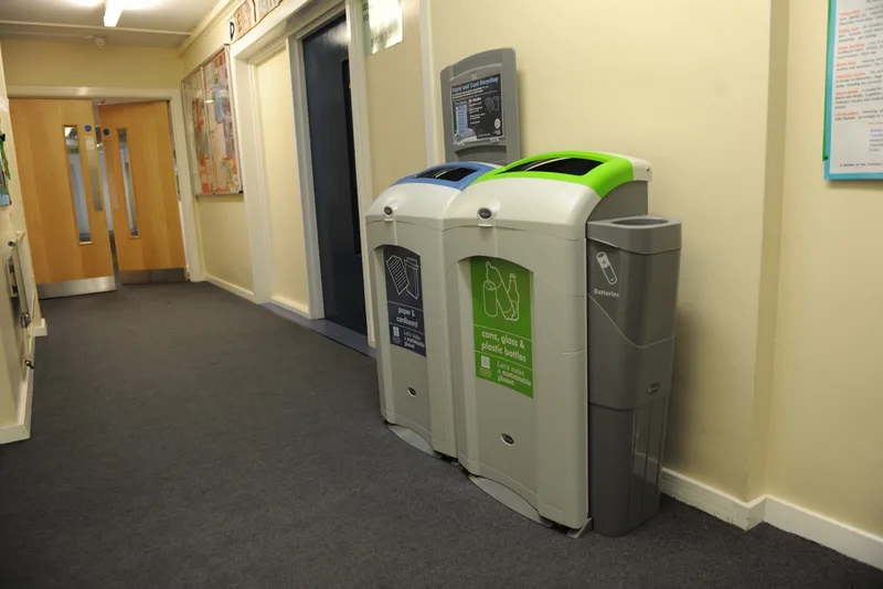 Contenedor de reciclaje Glasdon Nexus® 100 · vista 3